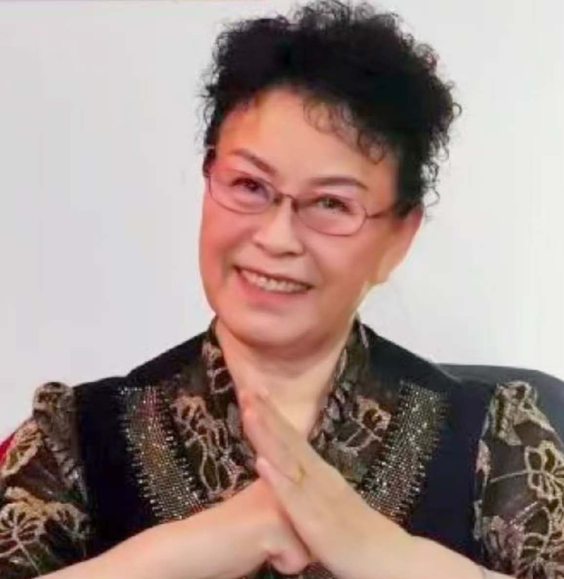 吴彩云头像